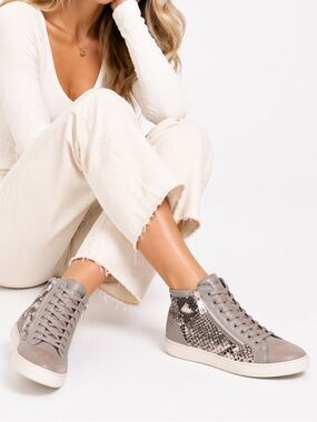 Vionic Size 8.5 Women's Gray Snake-Print High Top Sneakers Zip Up